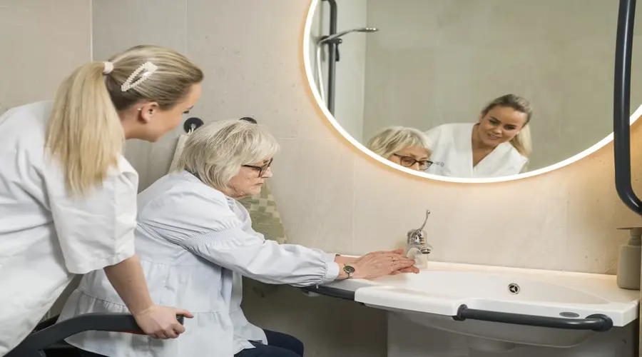 حمام کردن بیمار در منزل