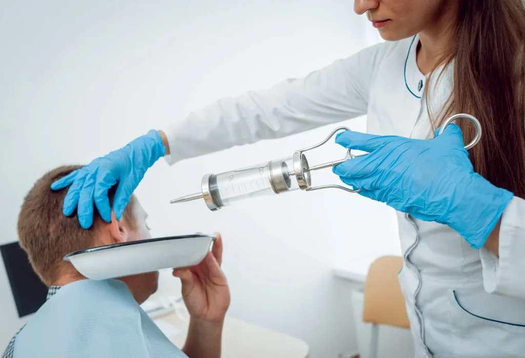 خدمات شستشو گوش در منزل