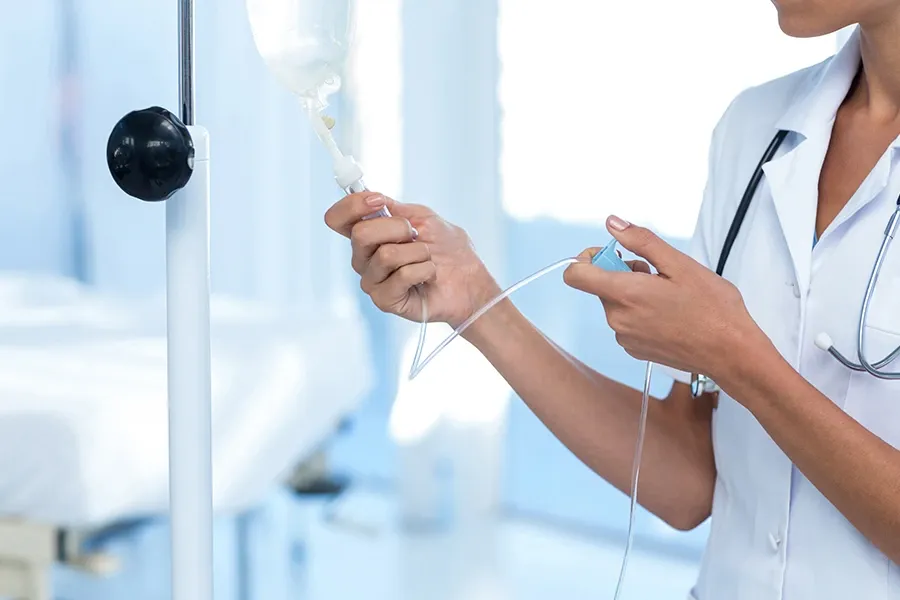 خدمات سرم تراپی در منزل