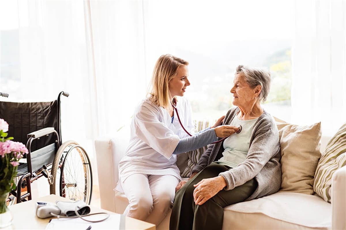 چرا بیماران سالمند باید در خانه ویزیت شوند؟