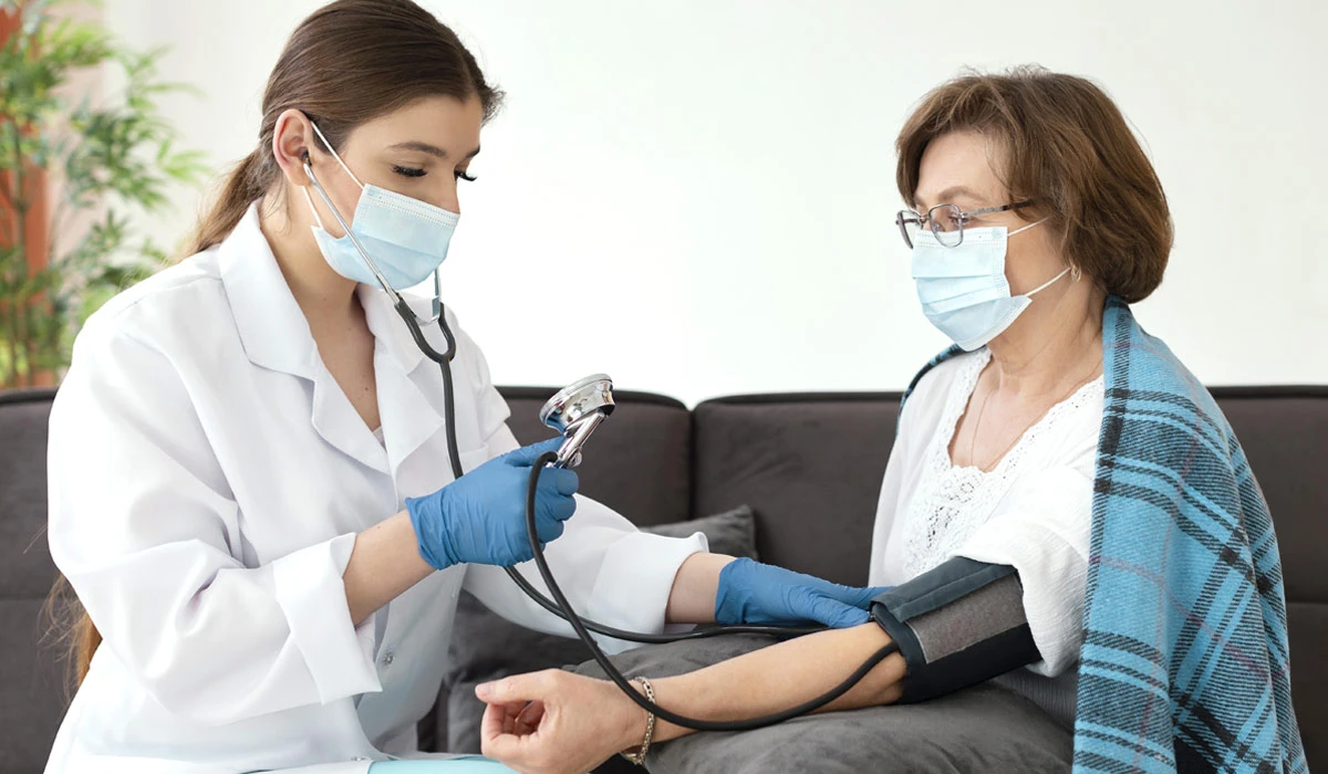 ویزیت متخصص در منزل